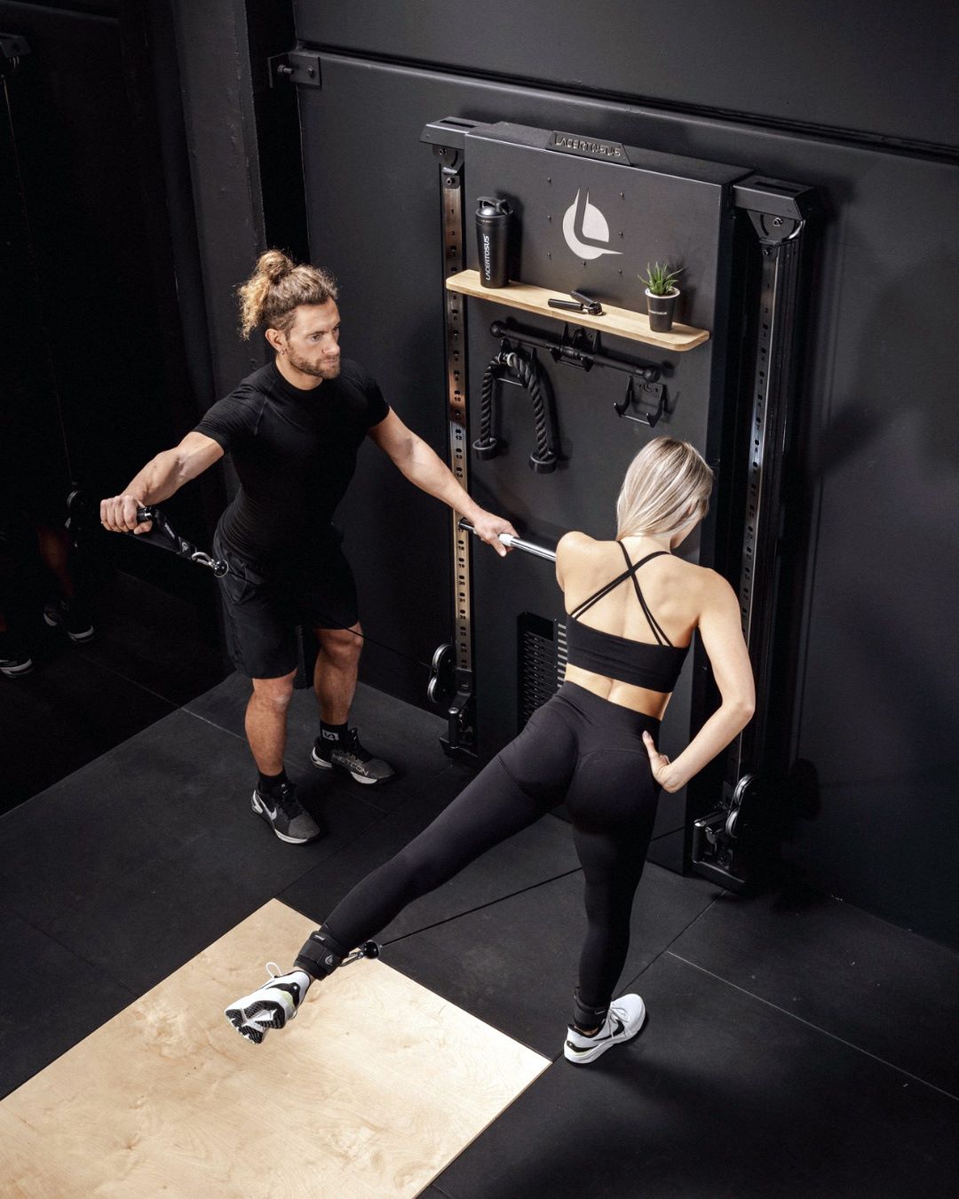 Estación de cables de pared compacta Lacertosus